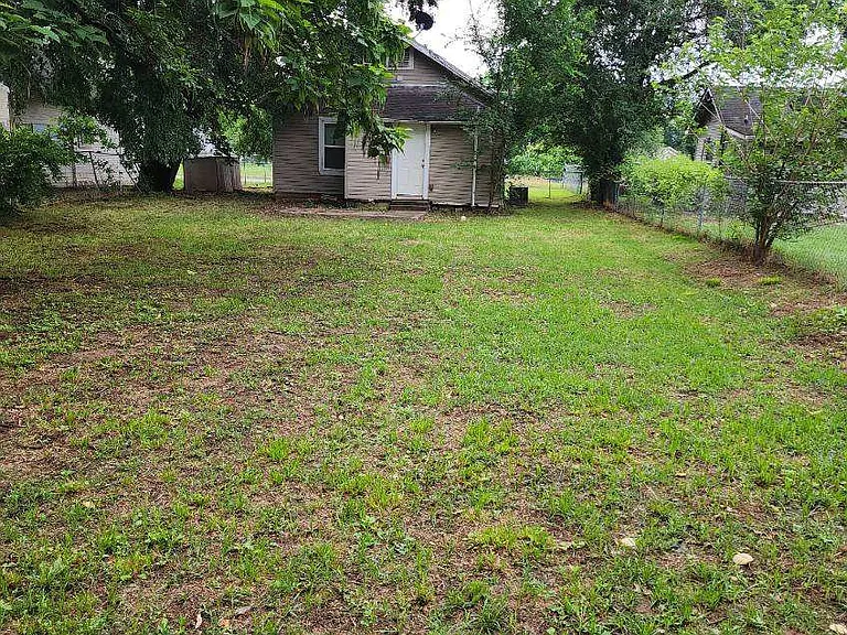209 E Washington St — Photo 16