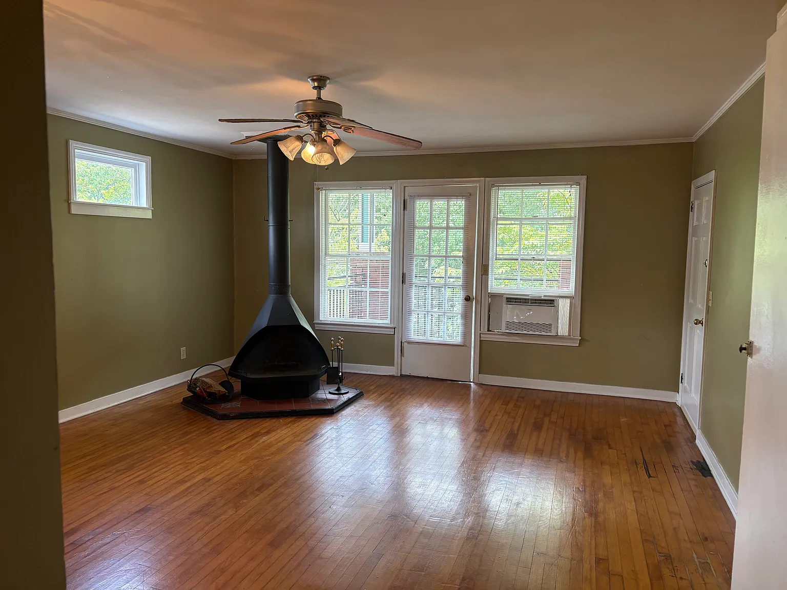 1 bed, 700 sqft, $900 — Photo 2
