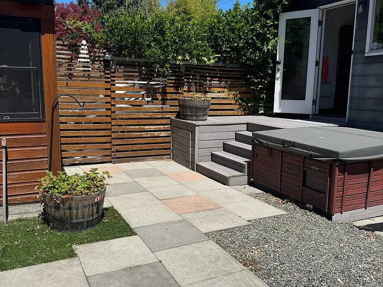 5407 5th Ave NE — Photo 2