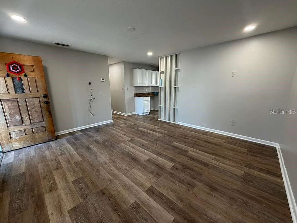 Building Photo - 4046 Queen Anne Dr