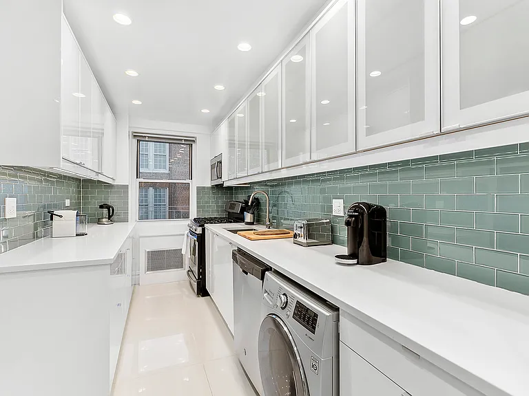 301 E 66th St #16M — Photo 1