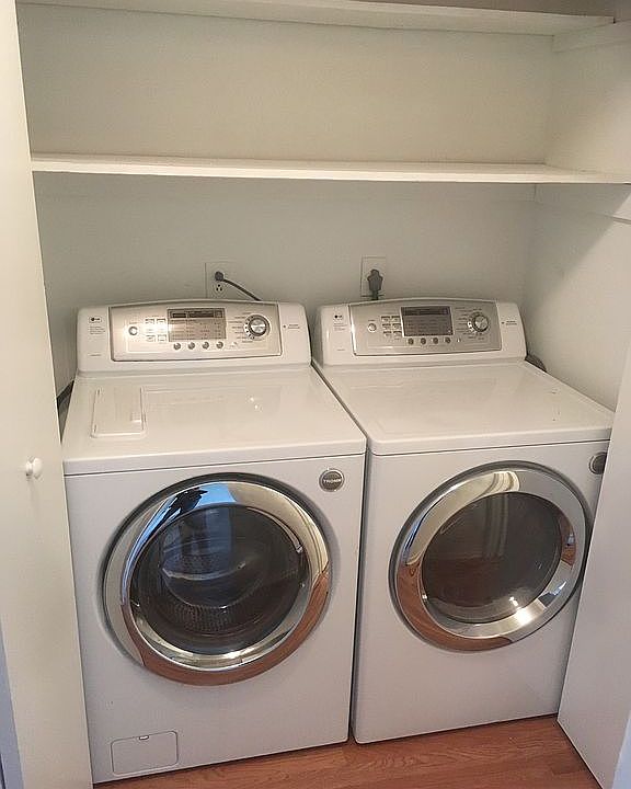 2nd image of 4621 Glencoe Ln