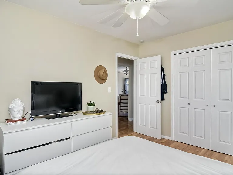 2043 1/2 Oliver Ave — Photo 10
