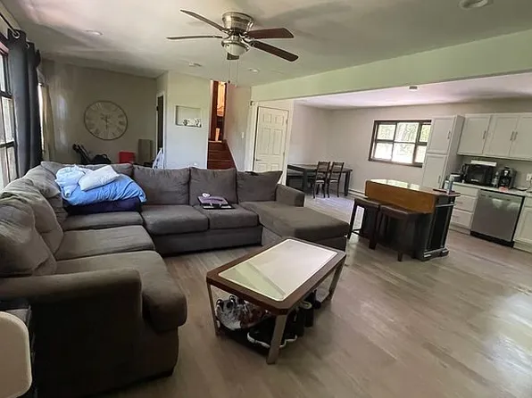 4171 Maple Dr, Bushkill, PA 18324