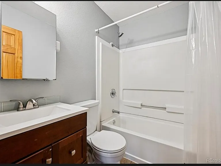 W 35th Ave — Photo 12