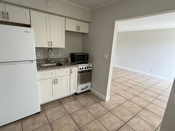 2nd image of 2452 Stella St APT 204