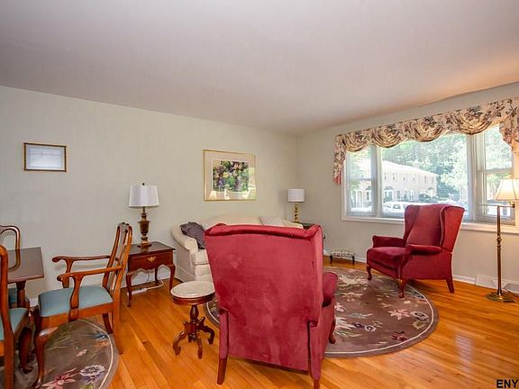 5th image of 156 Williamsburg Ct