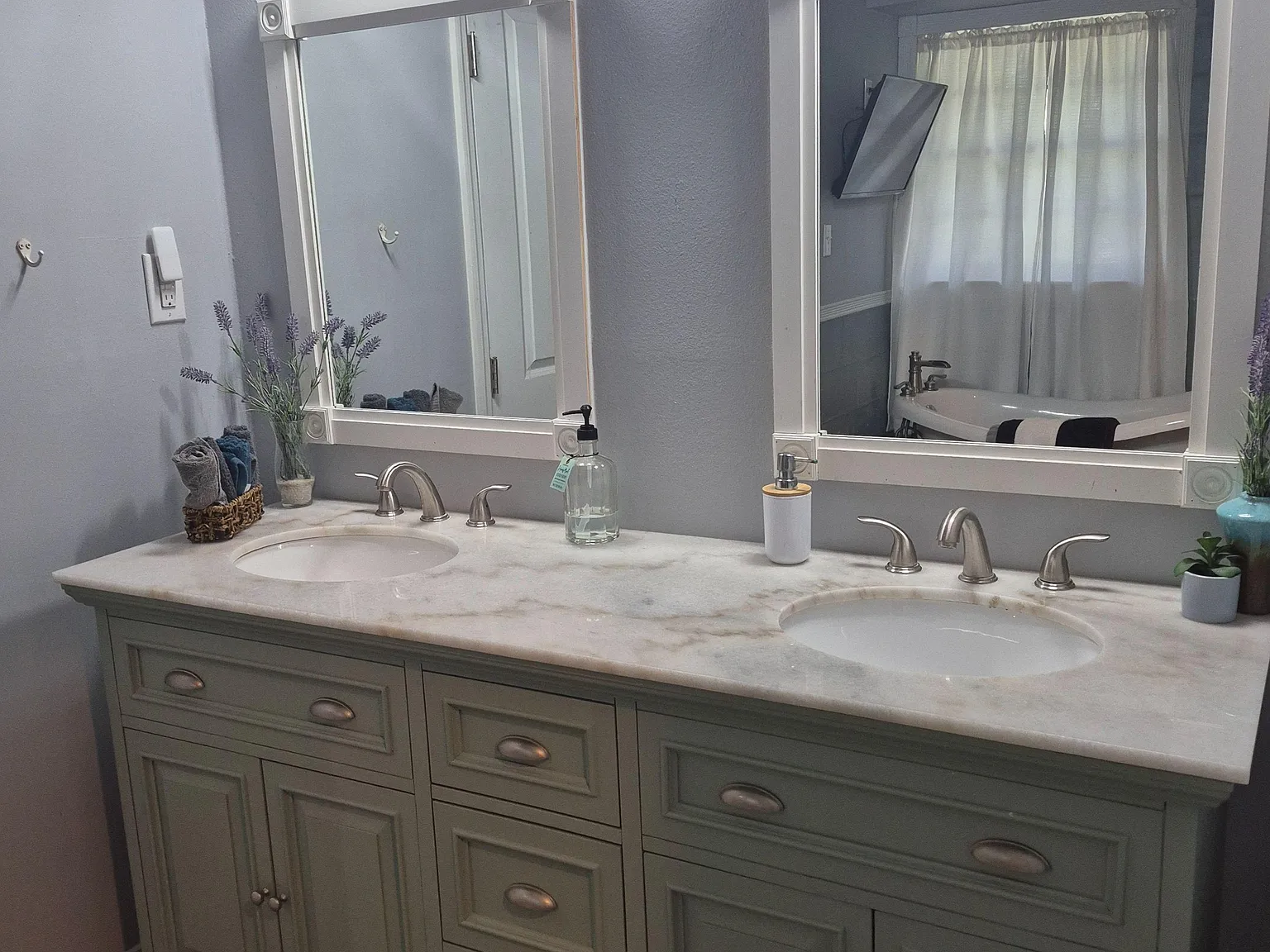 4 bed, 3.0 bath, 2600 sqft, $1,325 — Photo 4