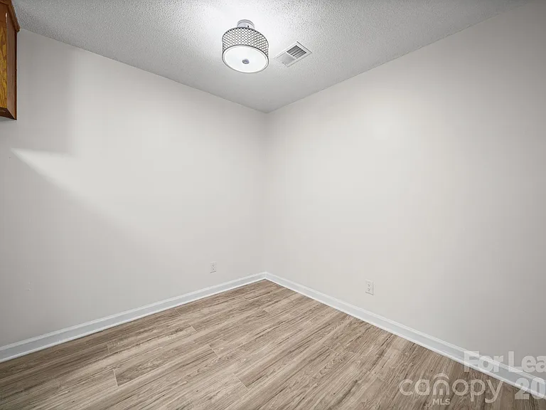 1110 Chandler Dr — Photo 10