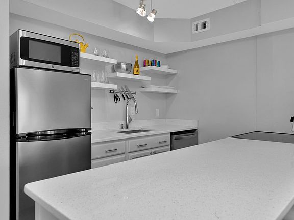 4th image of 8438 Gulf Blvd #2