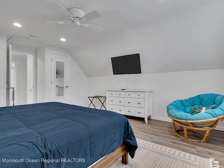 24 Virginia Ave — Photo 25