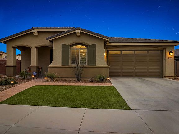4th image of 1033 W Oleander Ave