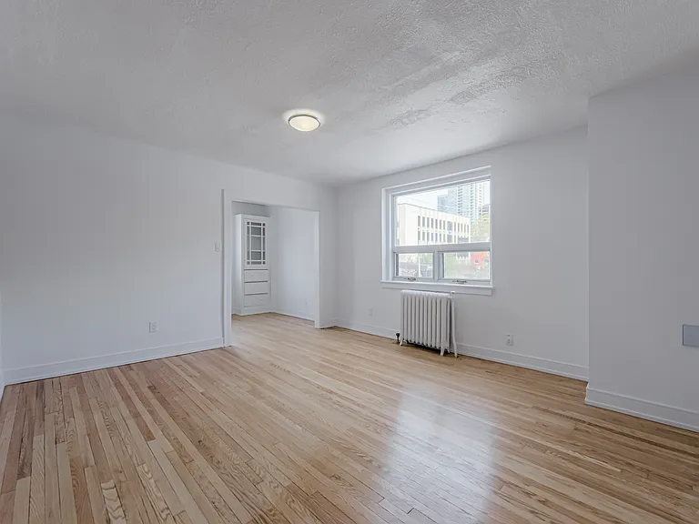 391 Sherbourne St — Photo 9
