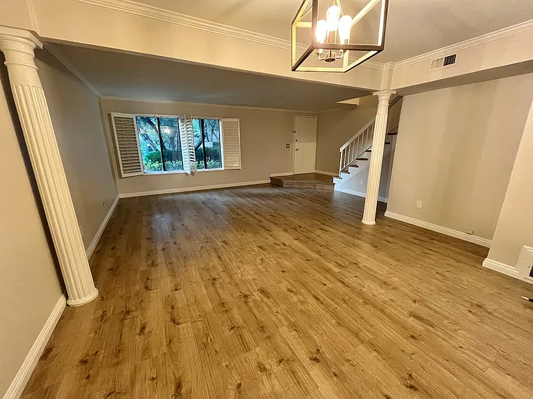 living room/dining area