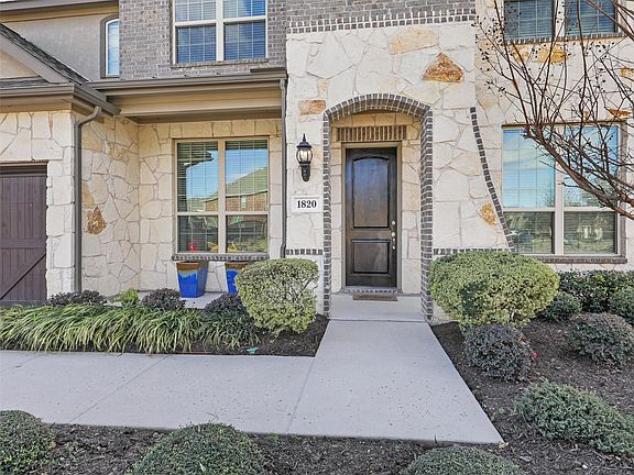 3rd image of 1820 Amazon Dr