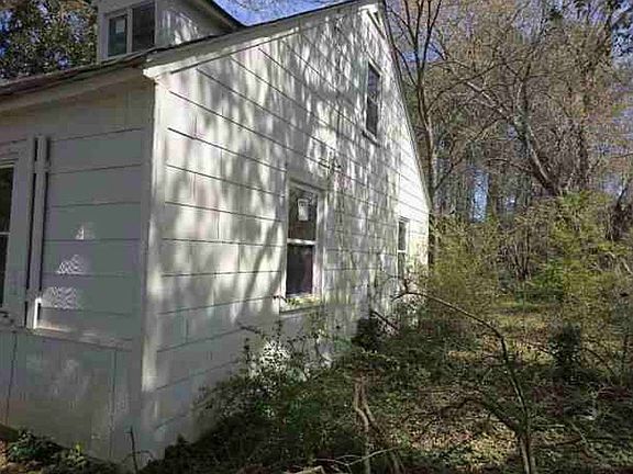 3rd image of 901 Cedar Creek Rd