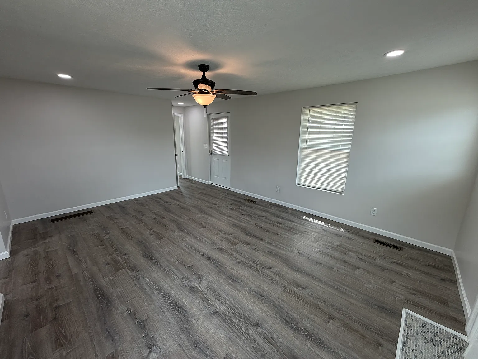 3 bed, $2,400 — Photo 3
