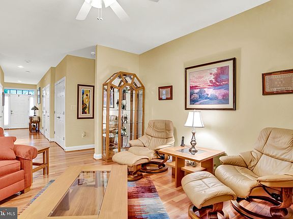 3rd image of 207 Pintail Ct
