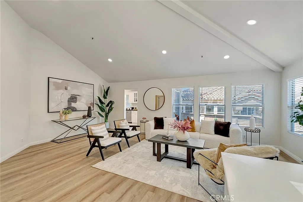 3 bed, 1679 sqft, $4,200 — Photo 2