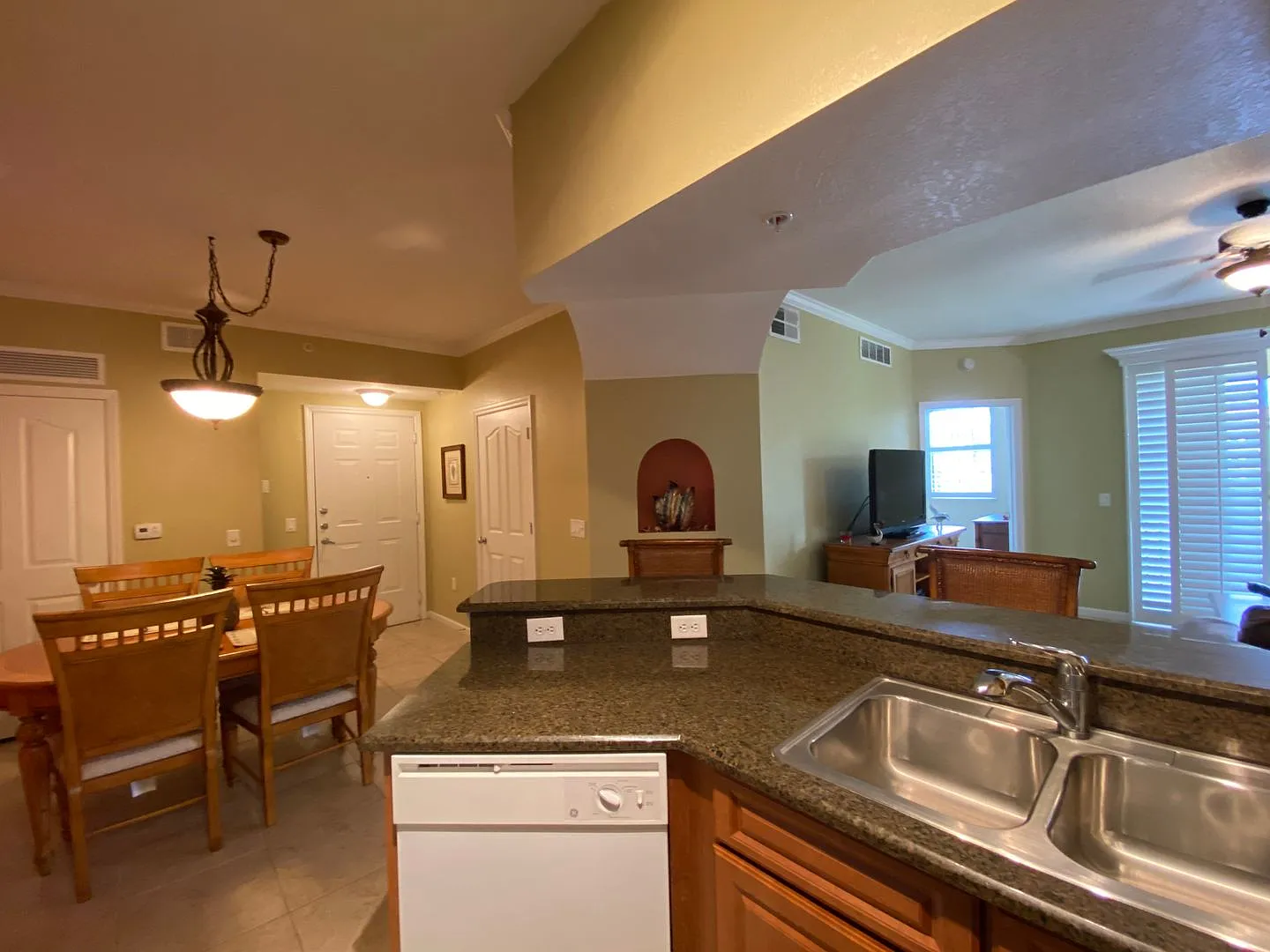 12940 Positano Cir #204-Amber — Photo 3