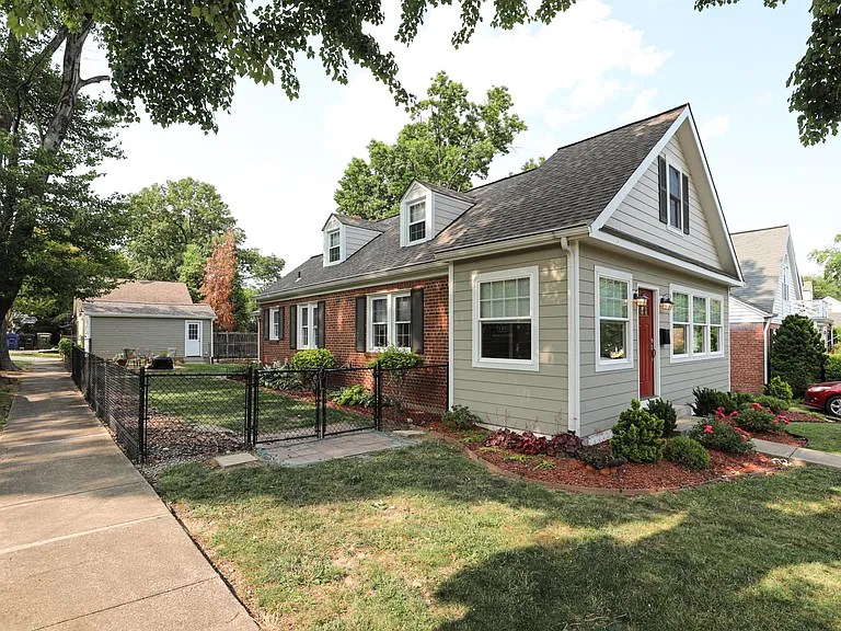 15 W Howell Ave — Photo 40