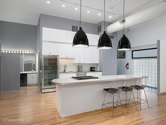4th image of 400 N Racine Ave APT 105