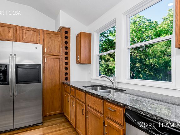4th image of 1124 Ward Pkwy APT 3