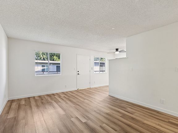 4th image of 558 N Kenmore Ave #103