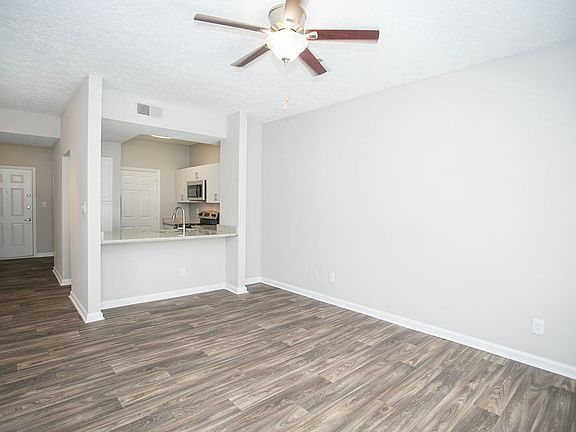 5th image of 400 Central Park Pl NE #7208