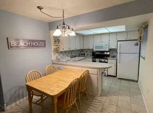 460 Base Ave E APT 110, Venice, FL 34285