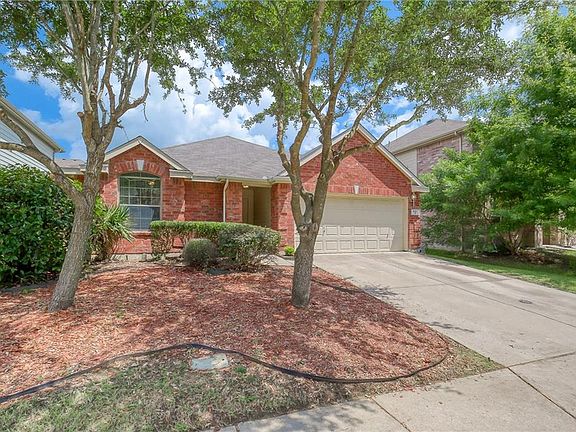 2nd image of 601 Twin Knoll Dr