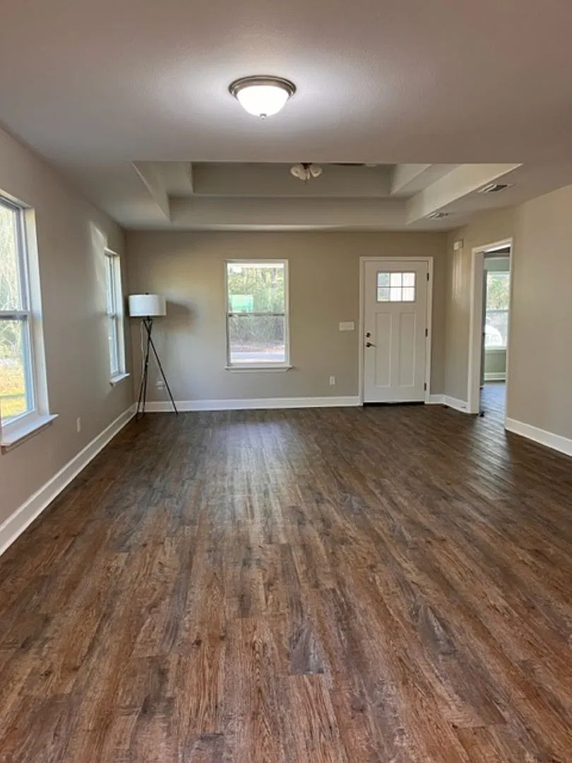 New Home for Rent — Photo 2