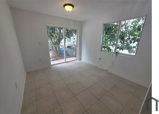 831 SW 3rd St — Photo 16