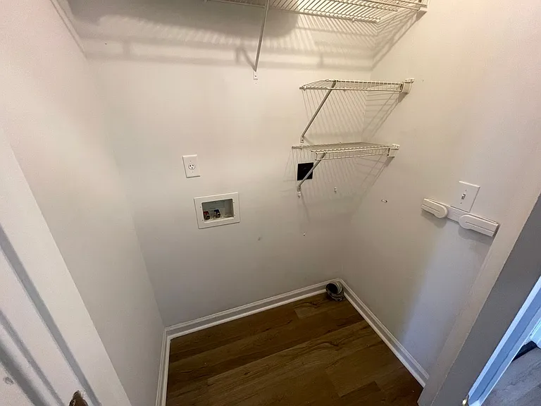 121 Spencer Ct — Photo 16