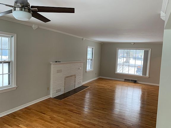 3rd image of 310 W Delaware Ave