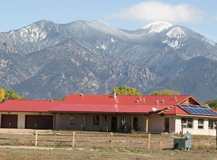 1011 La Vega Ln, Taos, NM 87571