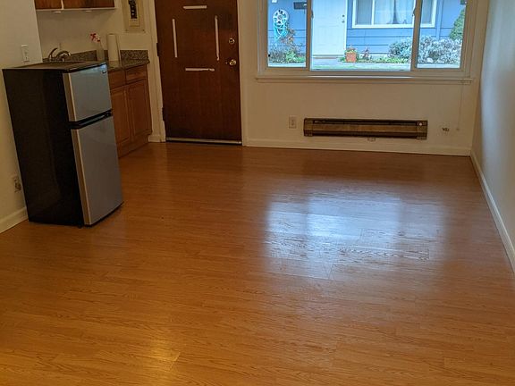 3rd image of 6538 Ravenna Ave NE Unit 4