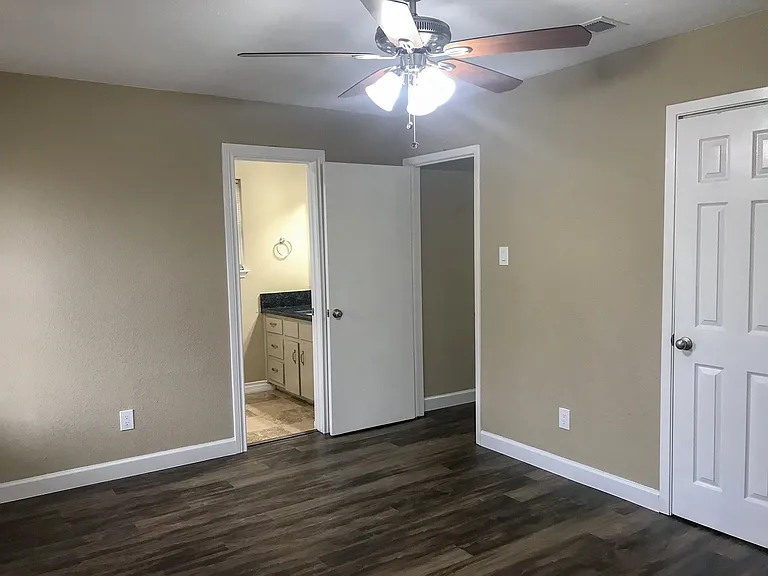 10511 Robinwood Cir — Photo 17