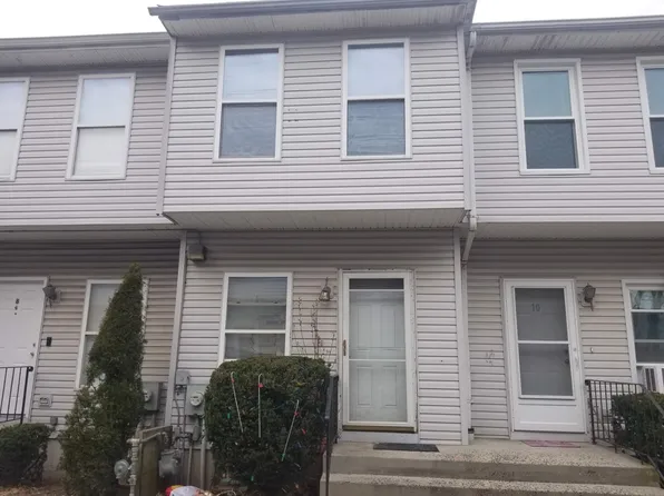 66 Henry St, Hempstead, NY 11550