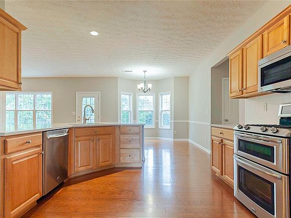 4th image of 1202 Oak Haven Way