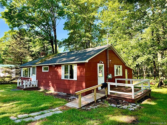 3rd image of 148 Lakeview Drive Road