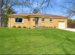 1520 S Ridge Rd, Green Bay, WI 54304