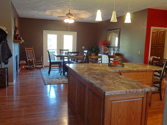 Kitchen island & dining room