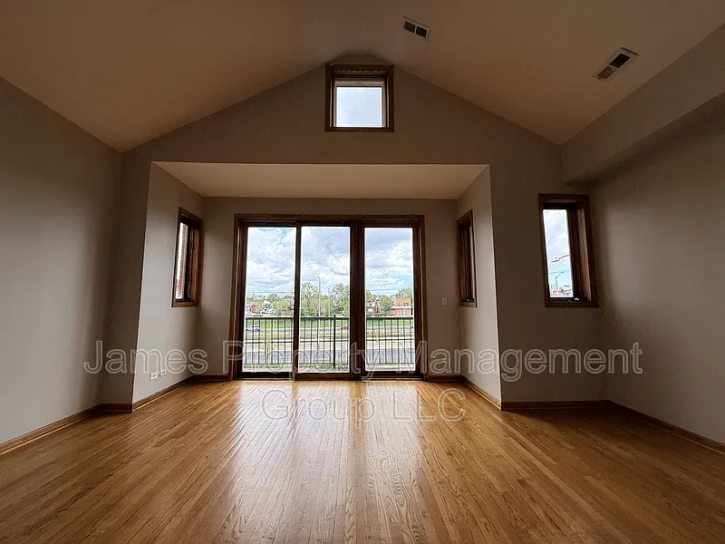 Building Photo - 2731 W Congress Pkwy #3
