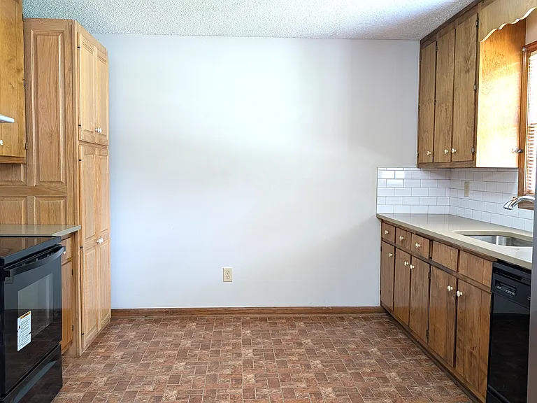 585 Wayside Dr — Photo 9