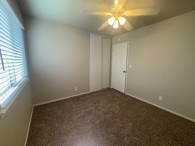 875 E Cromwell Ave — Photo 19