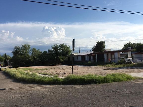 3rd image of 3031 S Sunset Villa Ave