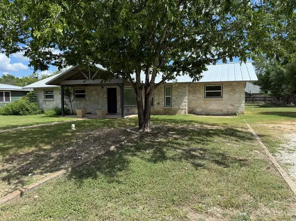 605 S Lewis Ave, Kerrville, TX 78028