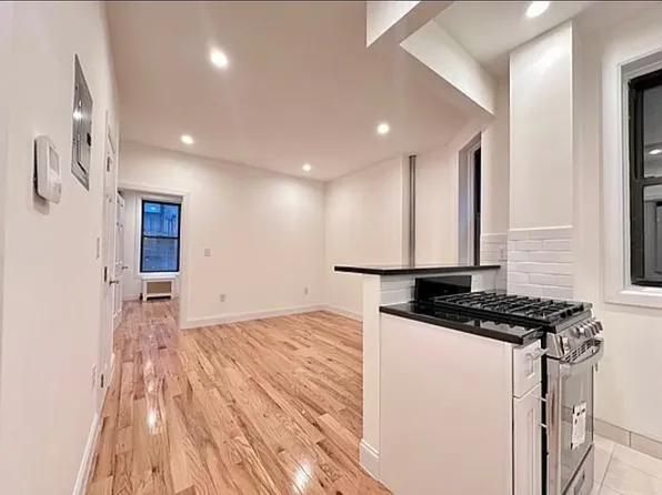 228 E 26th St #2Y, New York, NY 10010