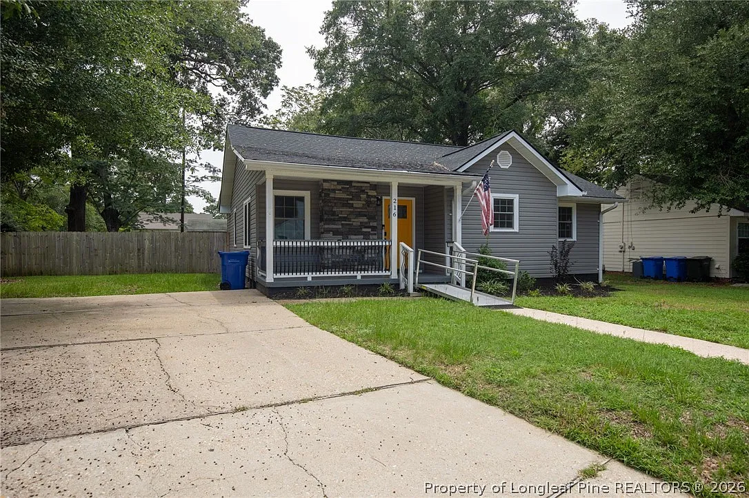 3 bed, 2.0 bath, 1295 sqft, $1,700 — Photo 2